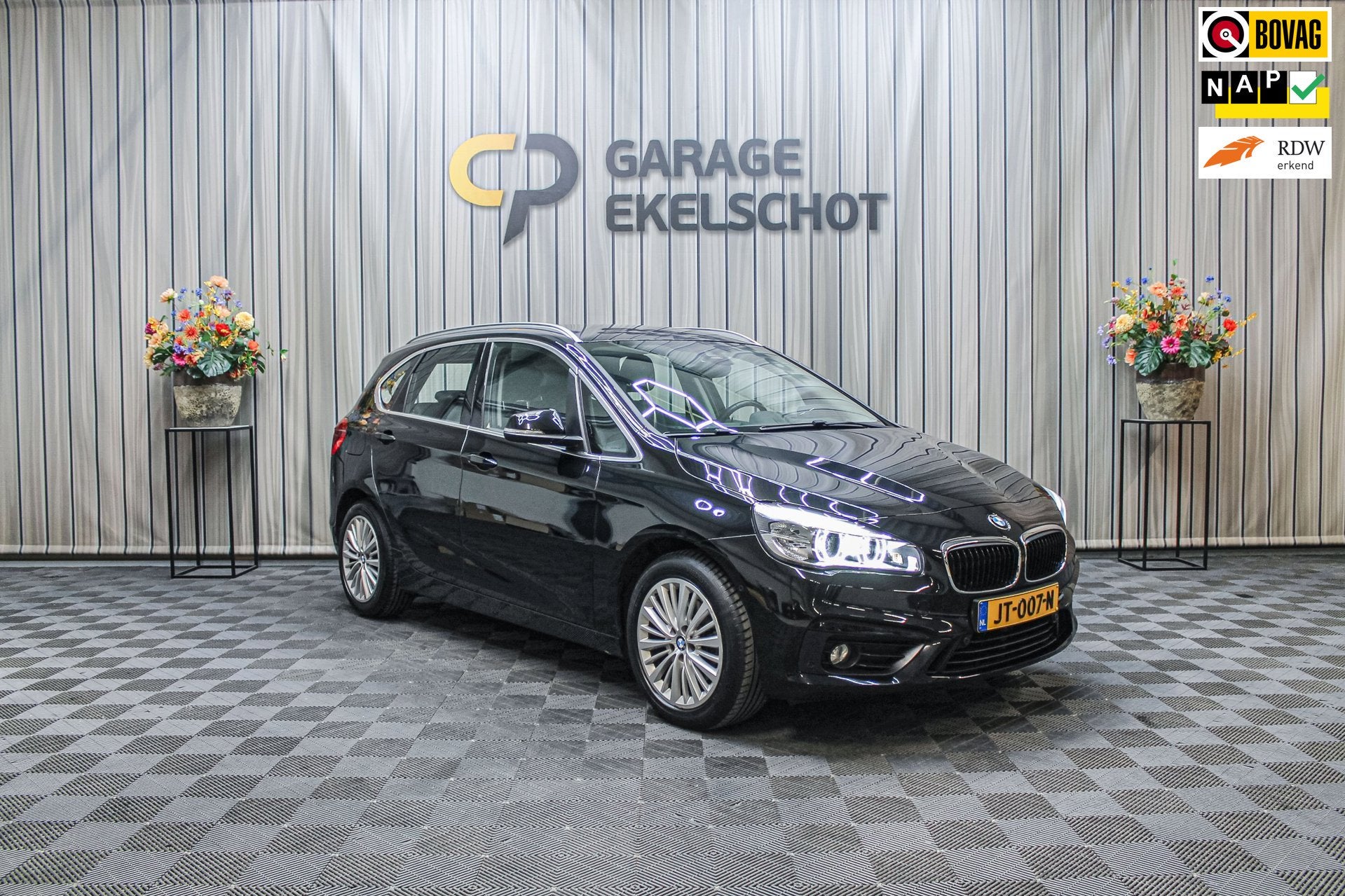 BMW 2-serie Active Tourer 220i Centennial High Executive|Cru, 1998 cc, 730 kg, Gebruikt, Zwart