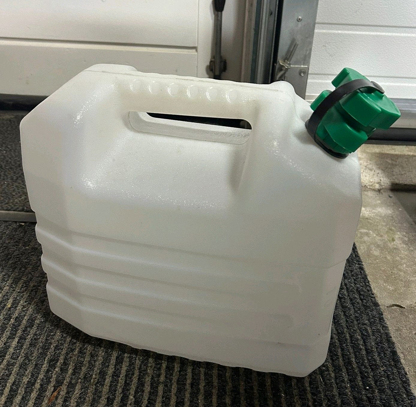 Camping jerrycan 10 liter, Ophalen of Verzenden, Zo goed als nieuw