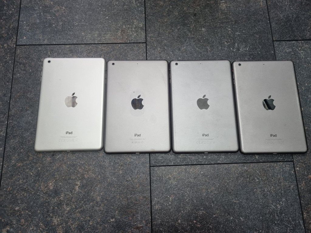 Foto 3 van Te koop ipad A1489 4 stuks prijs per stuk 35 EURO