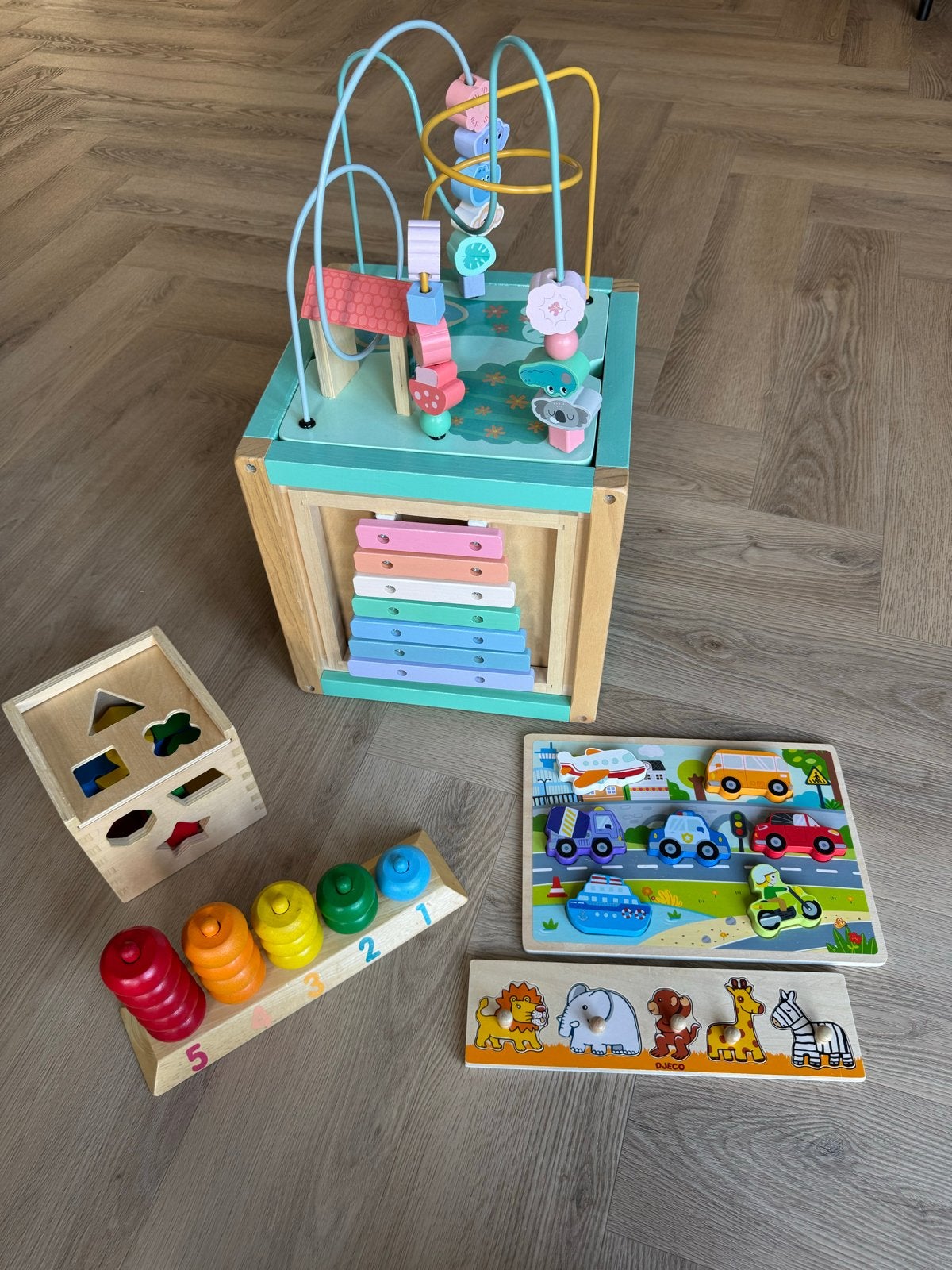 Houten speelgoed set: activiteitenkubus, puzzels, vormenstoo, Ophalen, Zo goed als nieuw, Overige typen