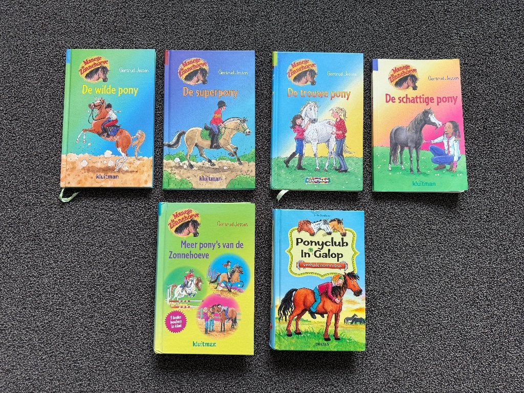 Set van 6 boeken van Manege de Zonnehoeve incl. 2 omnibussen, Ophalen of Verzenden, Gelezen, Fictie algemeen