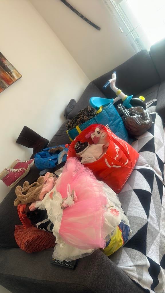 Heel leuk, 4 tassen kleding, Diversen, Ophalen of Verzenden, Zo goed als nieuw