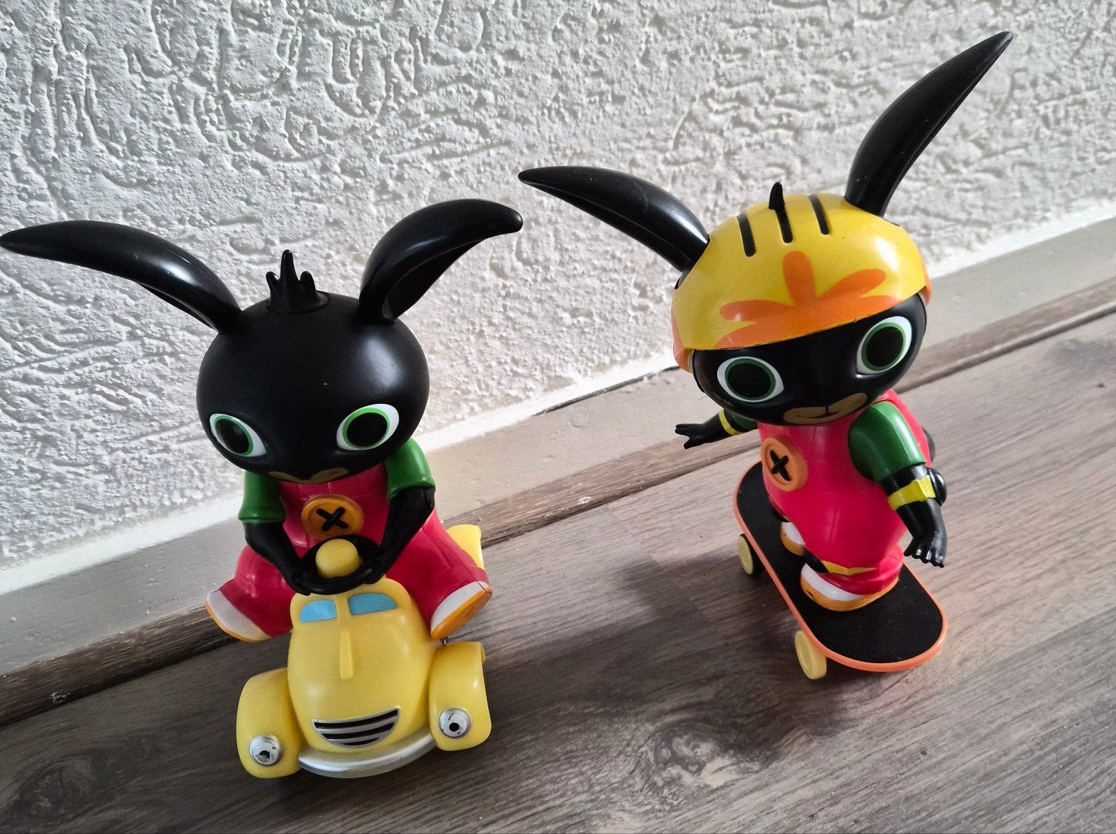 Bing Konijn Speelfiguren - Auto en Skateboard, Ophalen