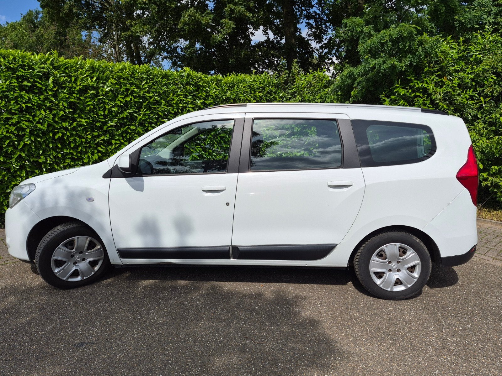 Dacia Lodgy 1.2 Tce 115PK S&S 5p 2017 Wit met nieuwe APK, Auto's, Voorwielaandrijving, Stof, 625 kg, Metallic lak