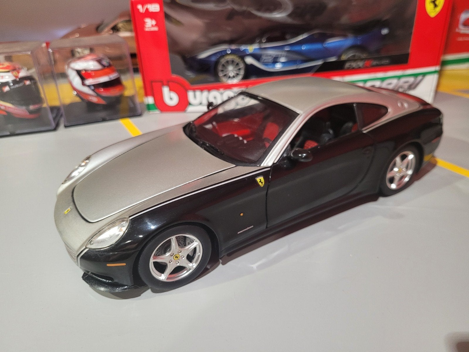 Ferrari 612 2tone hotwheels, Hobby en Vrije tijd, Modelauto's | 1:18, Ophalen of Verzenden, Zo goed als nieuw, Hot Wheels