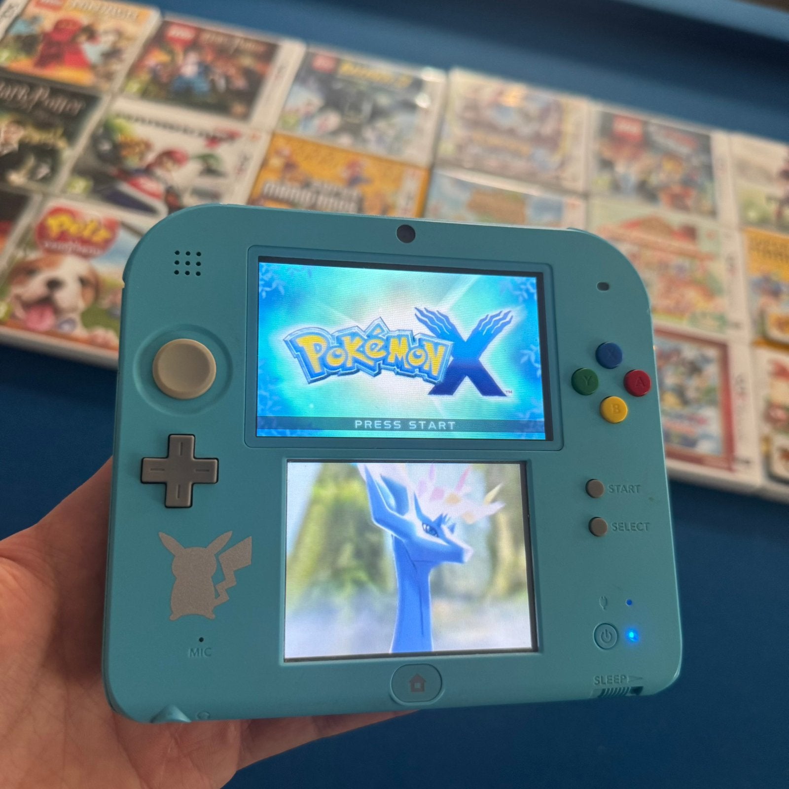 Nintendo 2DS Pokemon Sun&Moon Editie 32 GB SD kaart, Spelcomputers en Games, Met games, Gebruikt, Blauw, 2DS