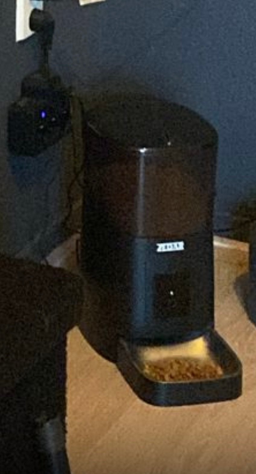 Zedar automatichse voerbak met camera, Ophalen, Zo goed als nieuw