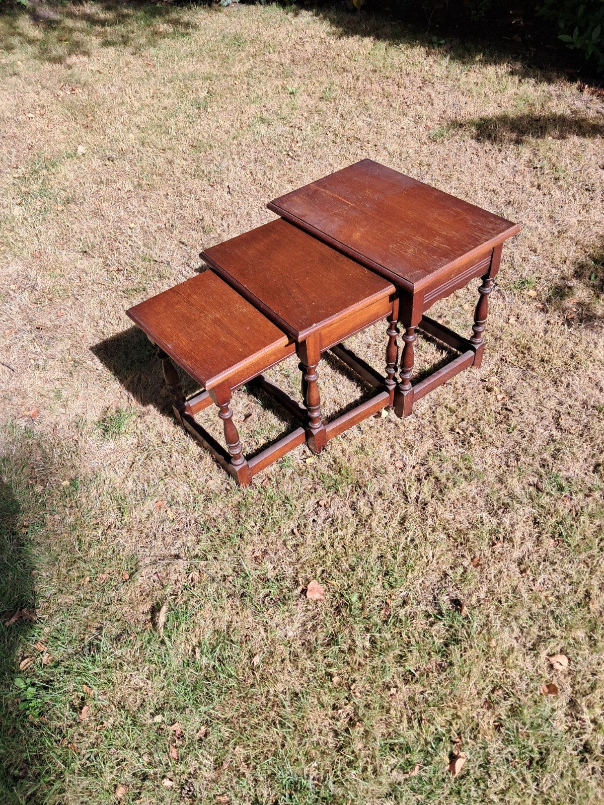 Set van 3 massieve eiken tafeltjes, Antiek en Kunst, Ophalen