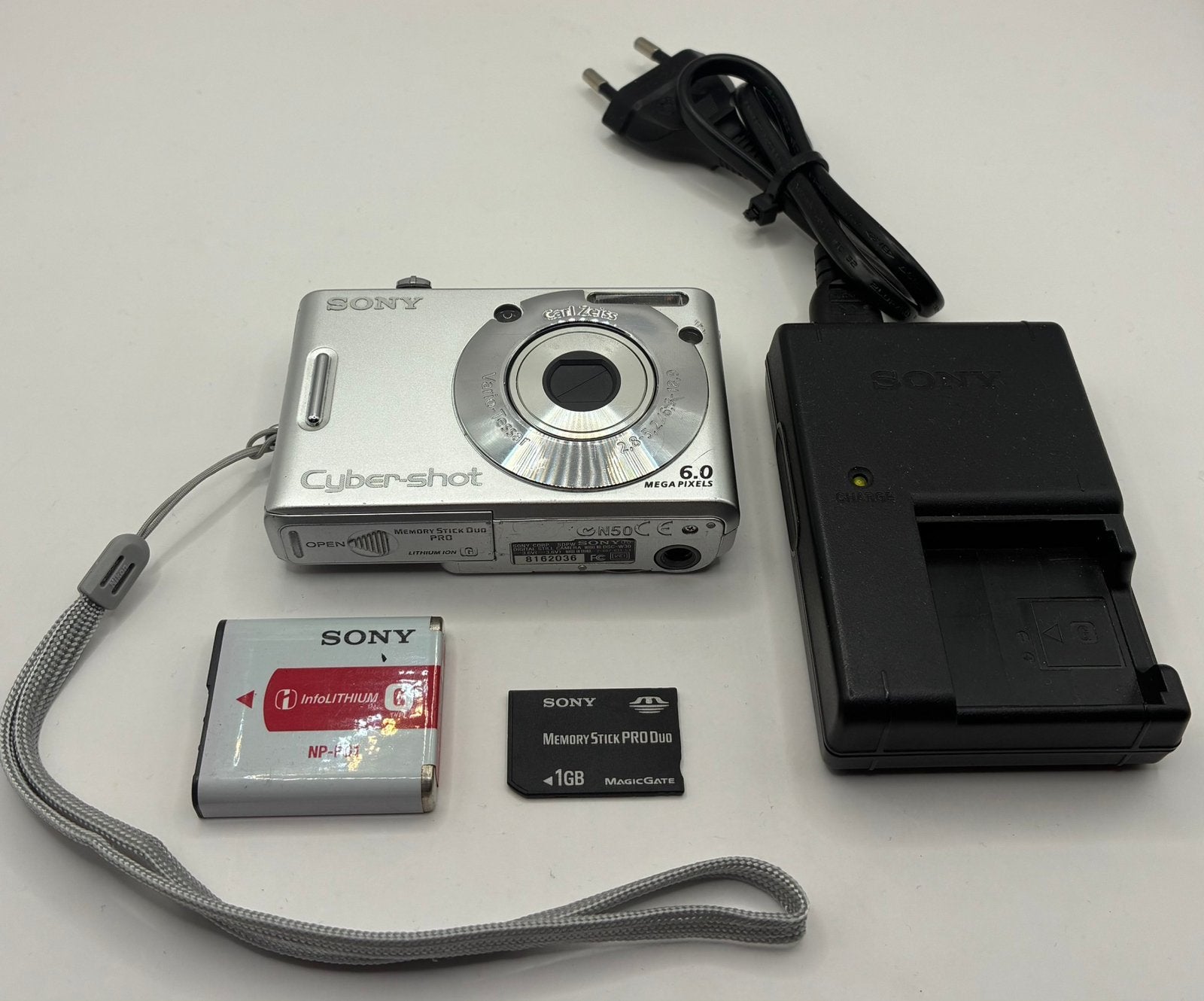 Sony Cyber-shot DSC-W30 - compact camera, Ophalen of Verzenden, Zo goed als nieuw, Sony, 8 keer of meer