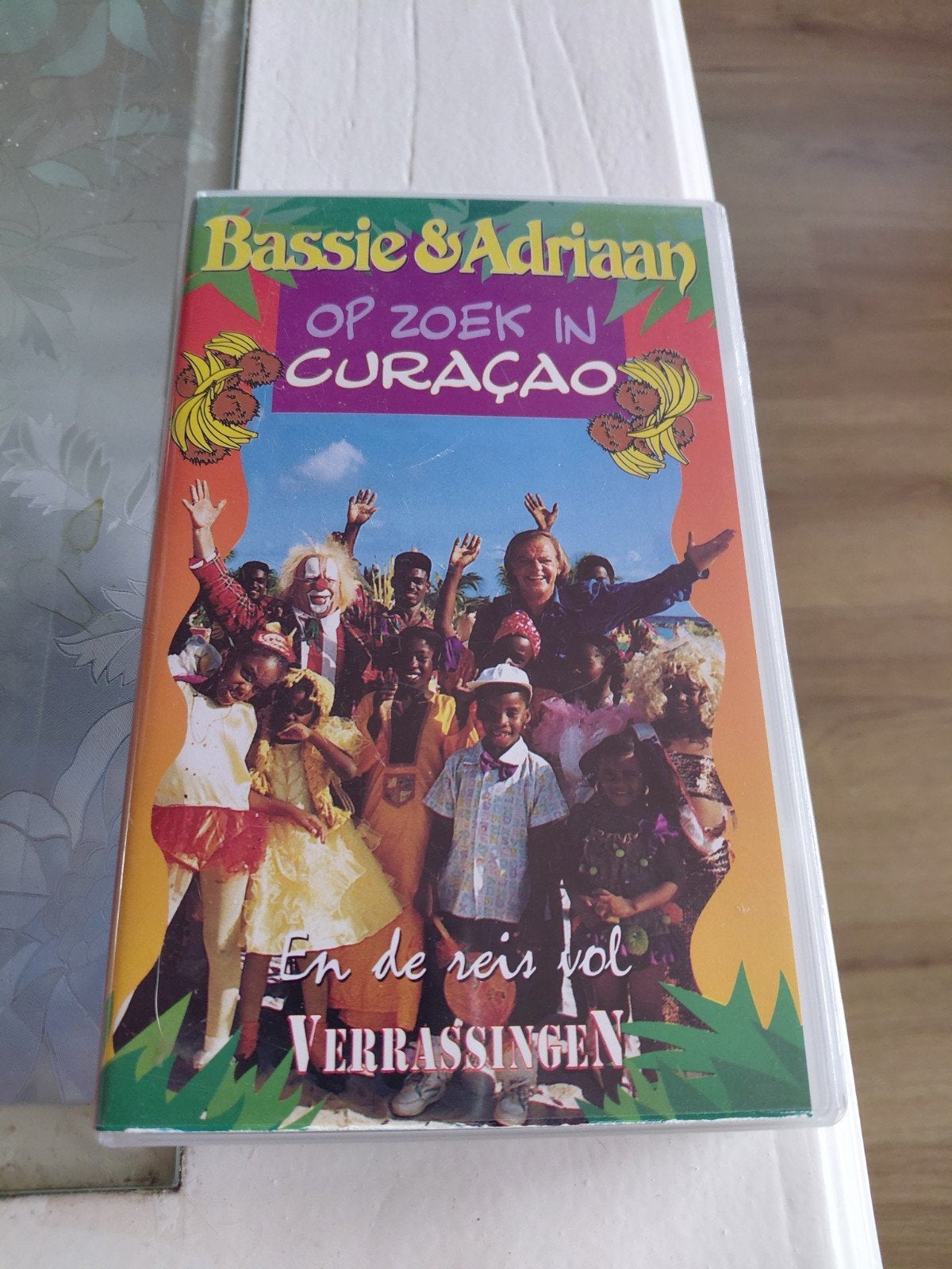 Bassie en Adriaan op zoek in Curaçao videoband CNR., Cd's en Dvd's, VHS | Kinderen en Jeugd, Gebruikt, Alle leeftijden, Kinderprogramma's en -films