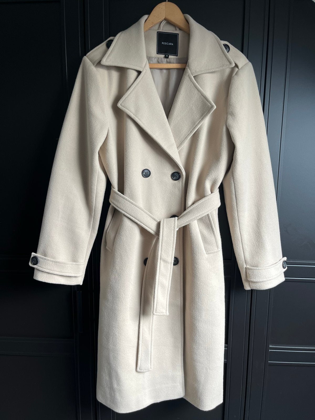 Pescara Lange Beige Trenchcoat met Riem, Ophalen of Verzenden, Zo goed als nieuw, Maat 38/40 (M), Beige