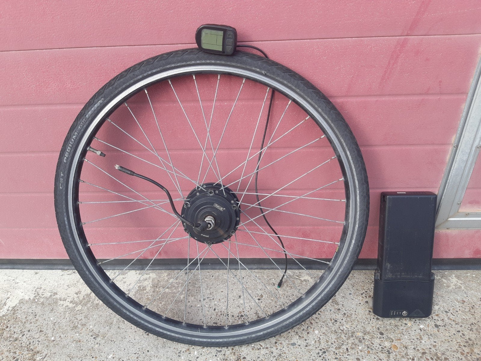 ELECTRISCH VOORWIEL MET ACCU COMPUTER..BIEDEN, Fietsen en Brommers, Ophalen of Verzenden