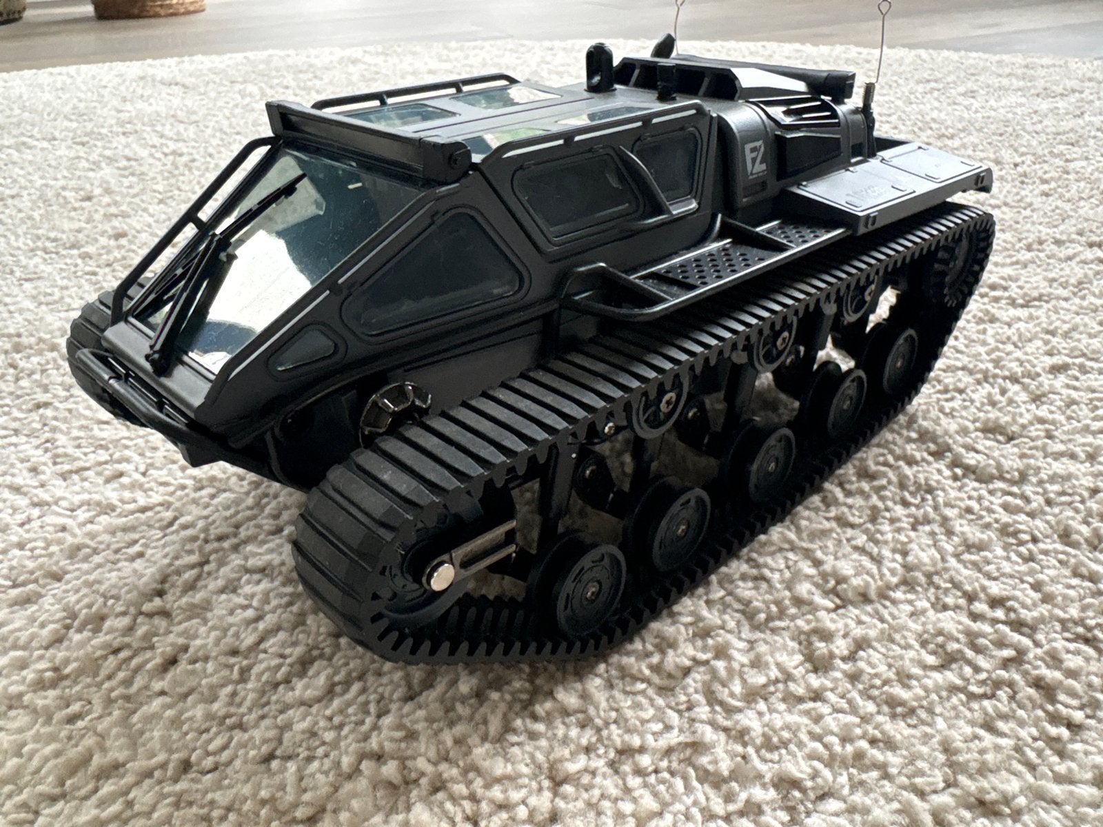JJRC C8812 RIPSAW EV3-F4 Tank Offroad Rupsvoertuig, Auto offroad, Zo goed als nieuw, RTR (Ready to Run), Ophalen