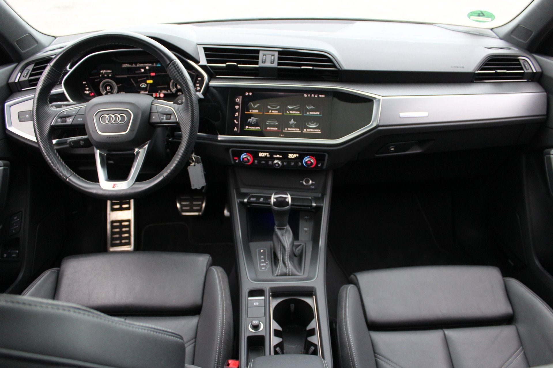 Audi Q3 Sportback 45 TFSI e 3x S-Line | Panoramadak| Sonos |, Auto's, Audi, Dealer onderhouden, Gebruikt, Zwart, Hybride Elektrisch/Benzine