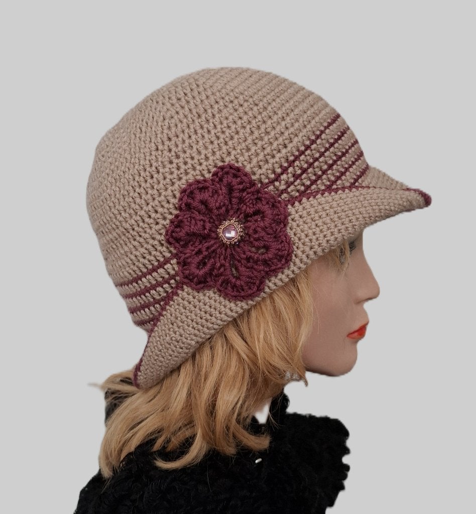Hoed Cloche donkerbeige met paars, 56 of 57 cm (M, 7 of 7⅛ inch), Verzenden, Hoed, Nieuw