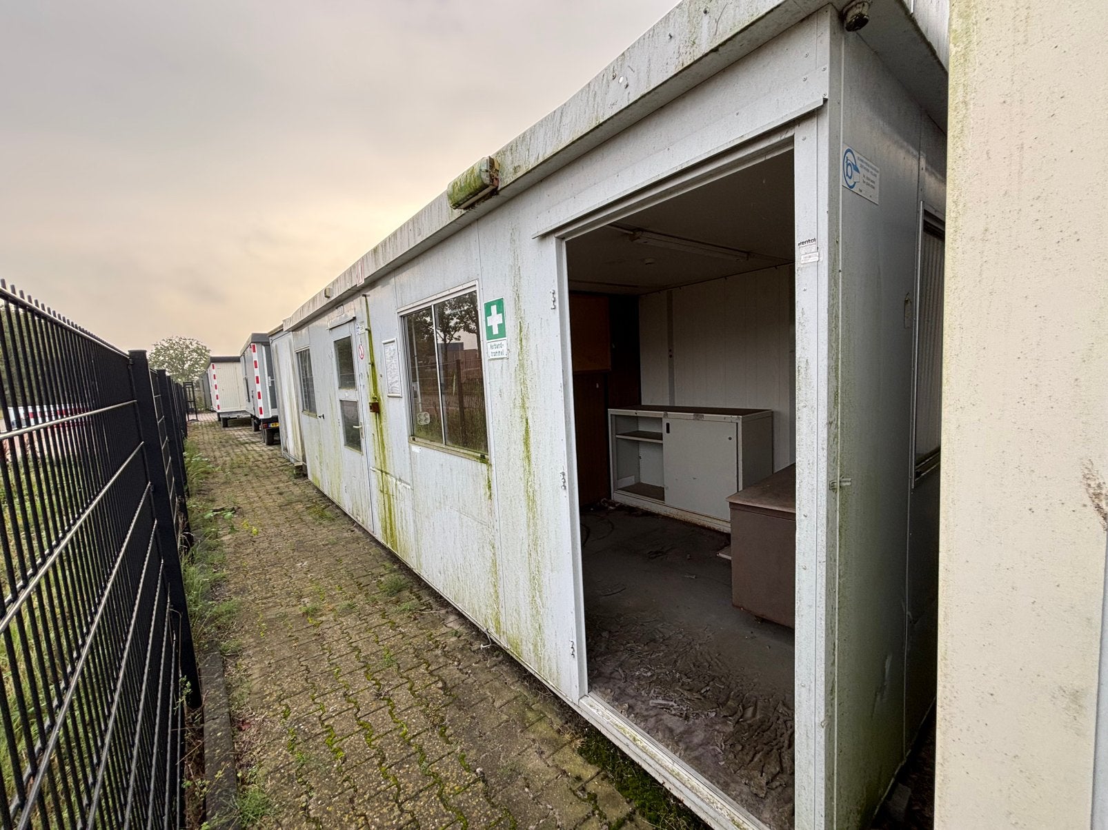 Kantoorunit / zuipkeet / opslag unit, Ophalen