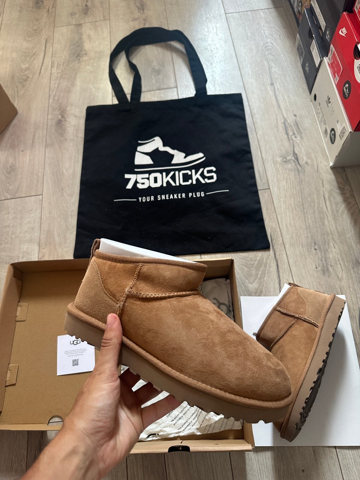 UGG Classic Ultra Mini Chestnut (W) Maat EU39 - US8 Womens, Bruin, UGG, Nieuw, Ophalen of Verzenden