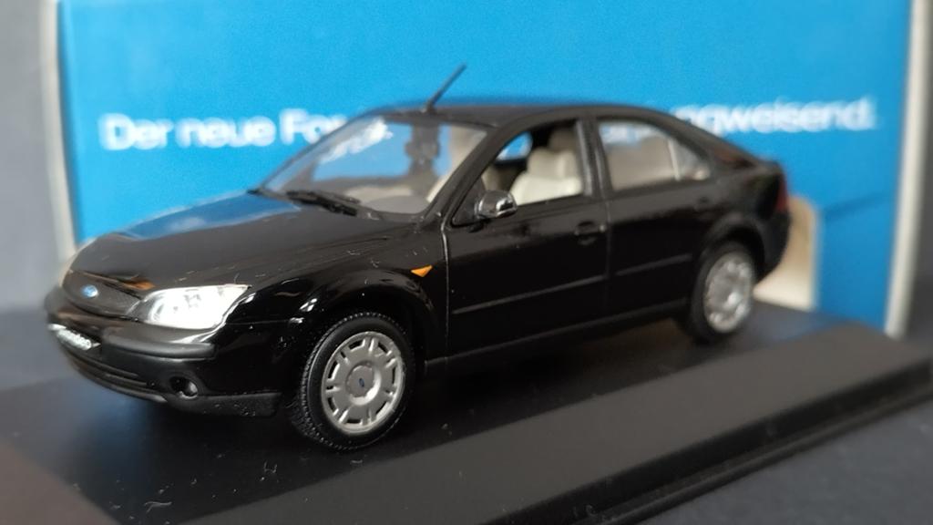 Ford Mondeo hatchback 1:43 Minichamps Pol, Hobby en Vrije tijd, Modelauto's | 1:43, Auto, Verzenden, ., Nieuw
