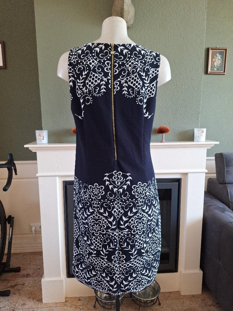 K-Design K Design blauw wit jurk mouwloos XL, K-design, Maat 42/44 (L), Zo goed als nieuw, Knielengte