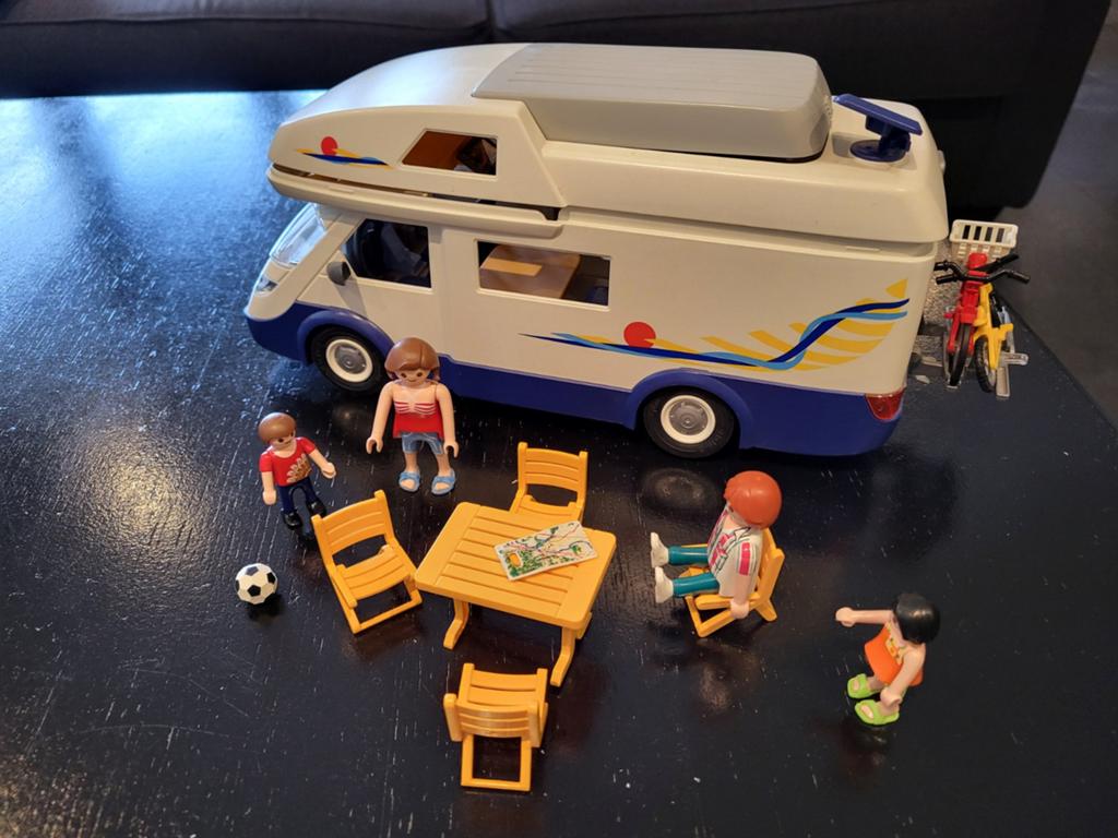Playmobil Camper met gezin en accessoires, inclusief handlei, Ophalen of Verzenden, Zo goed als nieuw, Complete set