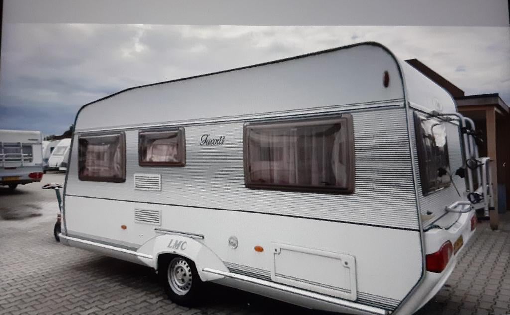 Caravan LMC Munsterland Favorit 490 P1. Bouwjaar 2006., Caravans en Kamperen, Rondzit, Fietsenrek, Frans bed, Particulier