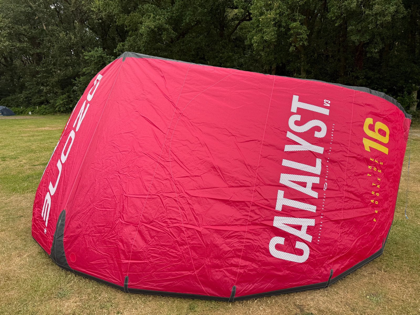 Ozone Catalyst V3 16m & 12m, Watersport en Boten, Kitesurfen, Zo goed als nieuw, Kite, 12 m², Geen board, Ophalen
