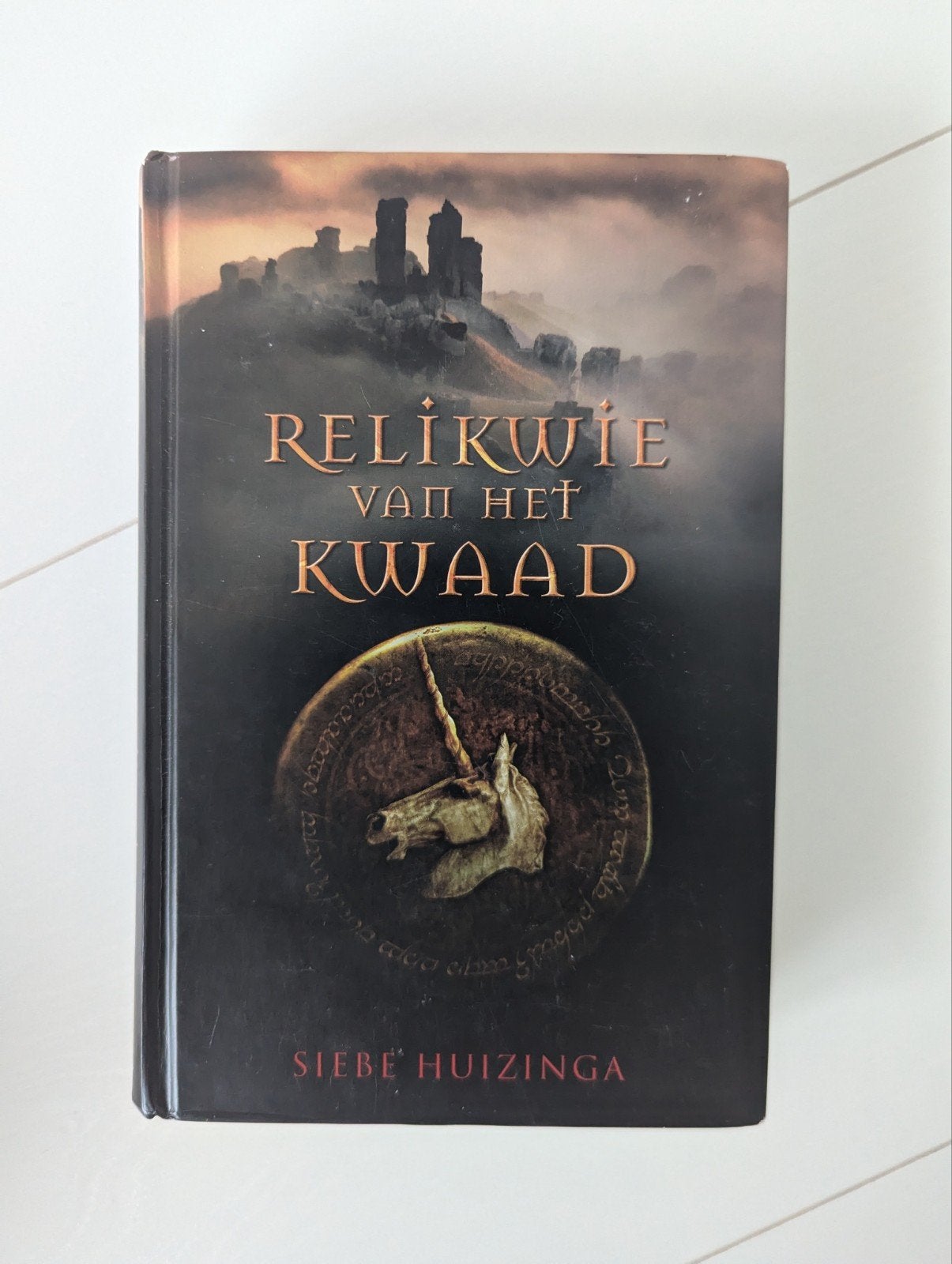 Relikwie van het kwaad van Siebe Huizinga. Nieuwstaat., Ophalen of Verzenden, Zo goed als nieuw, Siebe Huizinga