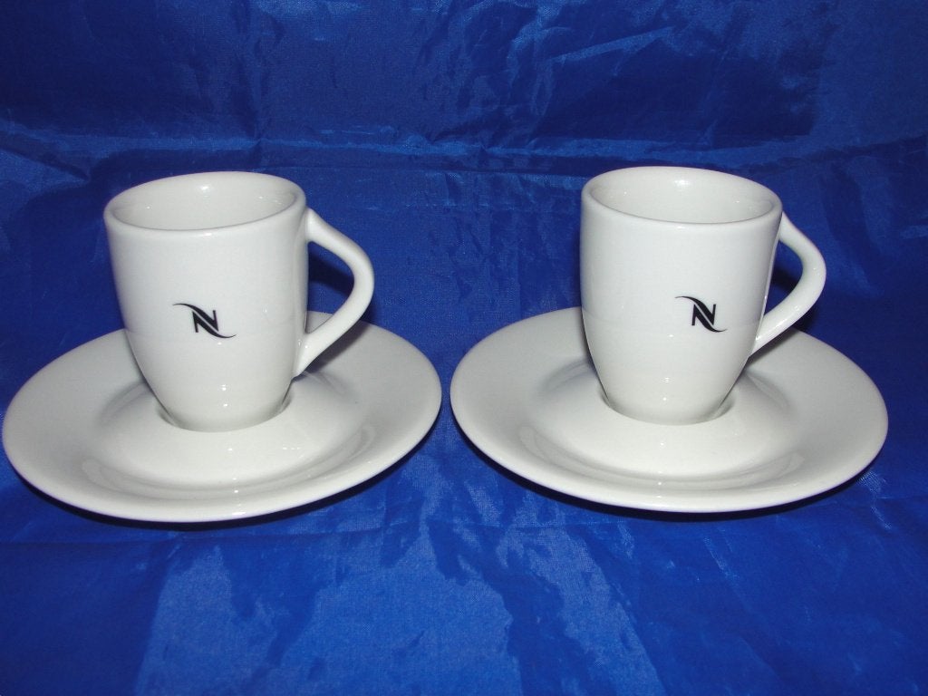 Nespresso Special Club 1999 espresso kop en schotels, Ophalen of Verzenden, Zo goed als nieuw, Porselein, Kop en/of schotel