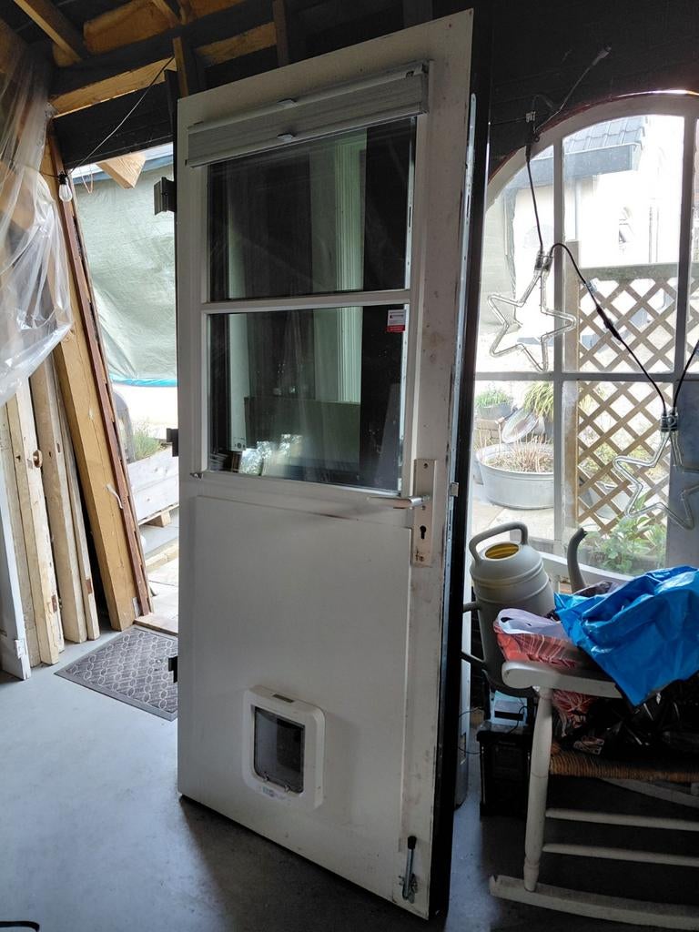 Hardhouten Buitendeur met Kattenluik, Gordijn en Dubbel Glas, Doe-het-zelf en Verbouw, Deuren en Horren, Ophalen, Gebruikt, Glas