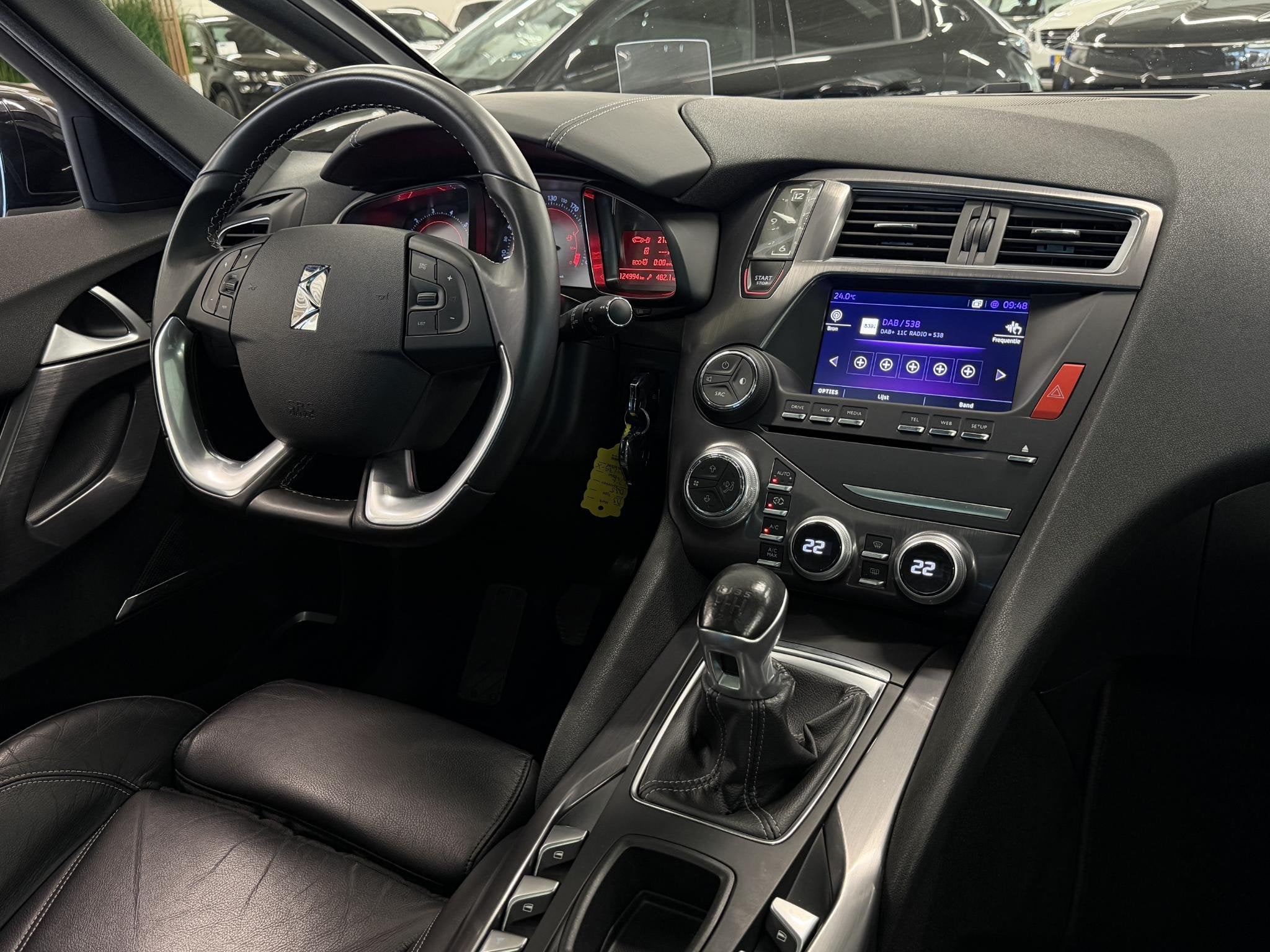 DS 5 1.6 THP Chic 211 PK | Pano | LED | Leer | Navi | Camera, Auto's, Voorwielaandrijving, Verwarmde buitenspiegels, Gebruikt