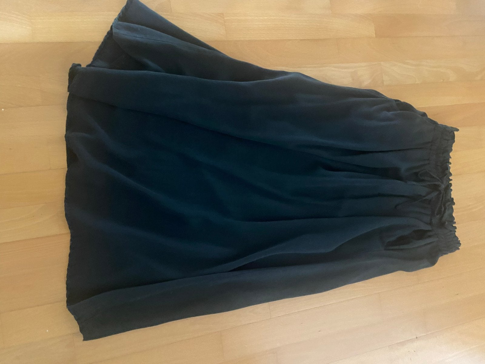 Zwarte blouse met knopen op de rug en lange rok, Kleding | Dames, Zwart, Maat 42/44 (L), Ophalen of Verzenden, Zo goed als nieuw
