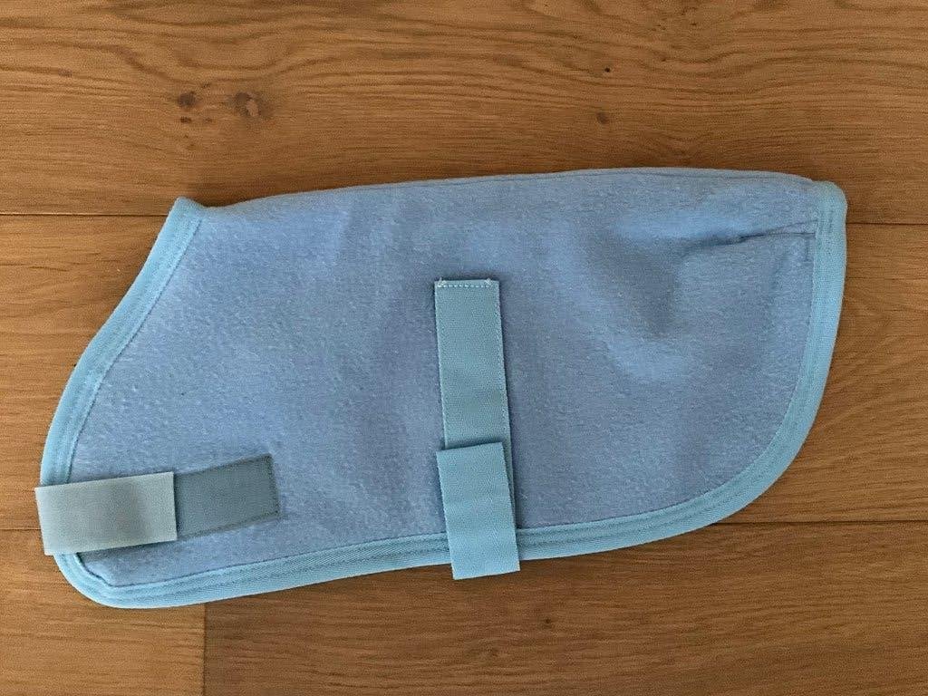 Honden jasje nieuw Maat M blauw, Nieuw, Ophalen of Verzenden, Hondenjas, Emmen