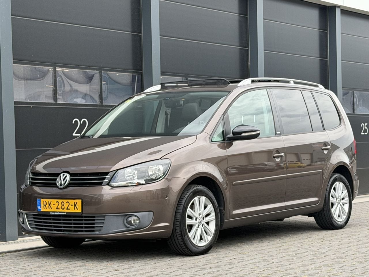 Volkswagen Touran 1.6 TDI STYLE Pano Camera 7-PERS, 1490 kg, Bruin, Bedrijf, Panoramadak