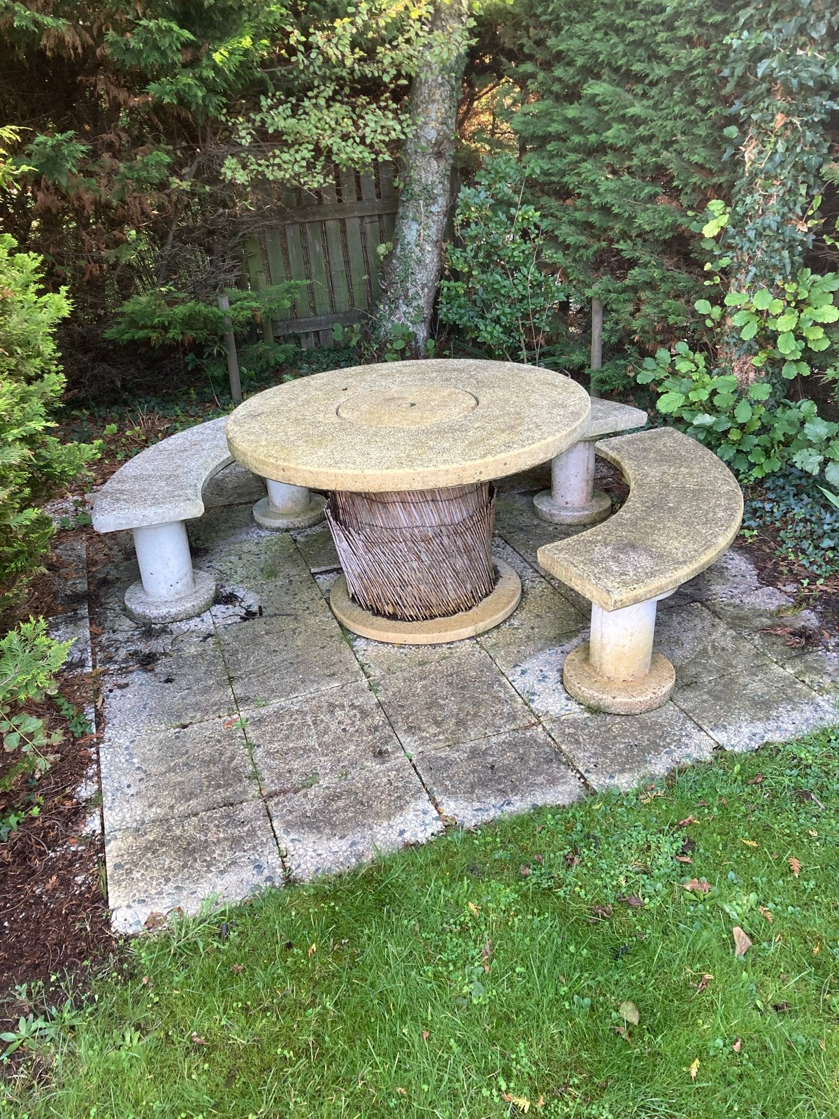 Robuuste ronde picknicktafel van steen, Tuin en Terras, Ophalen, Gebruikt, Rond, Overige materialen