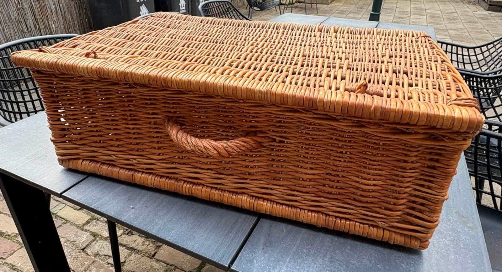 Grote rieten picknickmand met deksel, Hobby en Vrije tijd, Picknickmanden, Ophalen, Zo goed als nieuw, Zonder inhoud