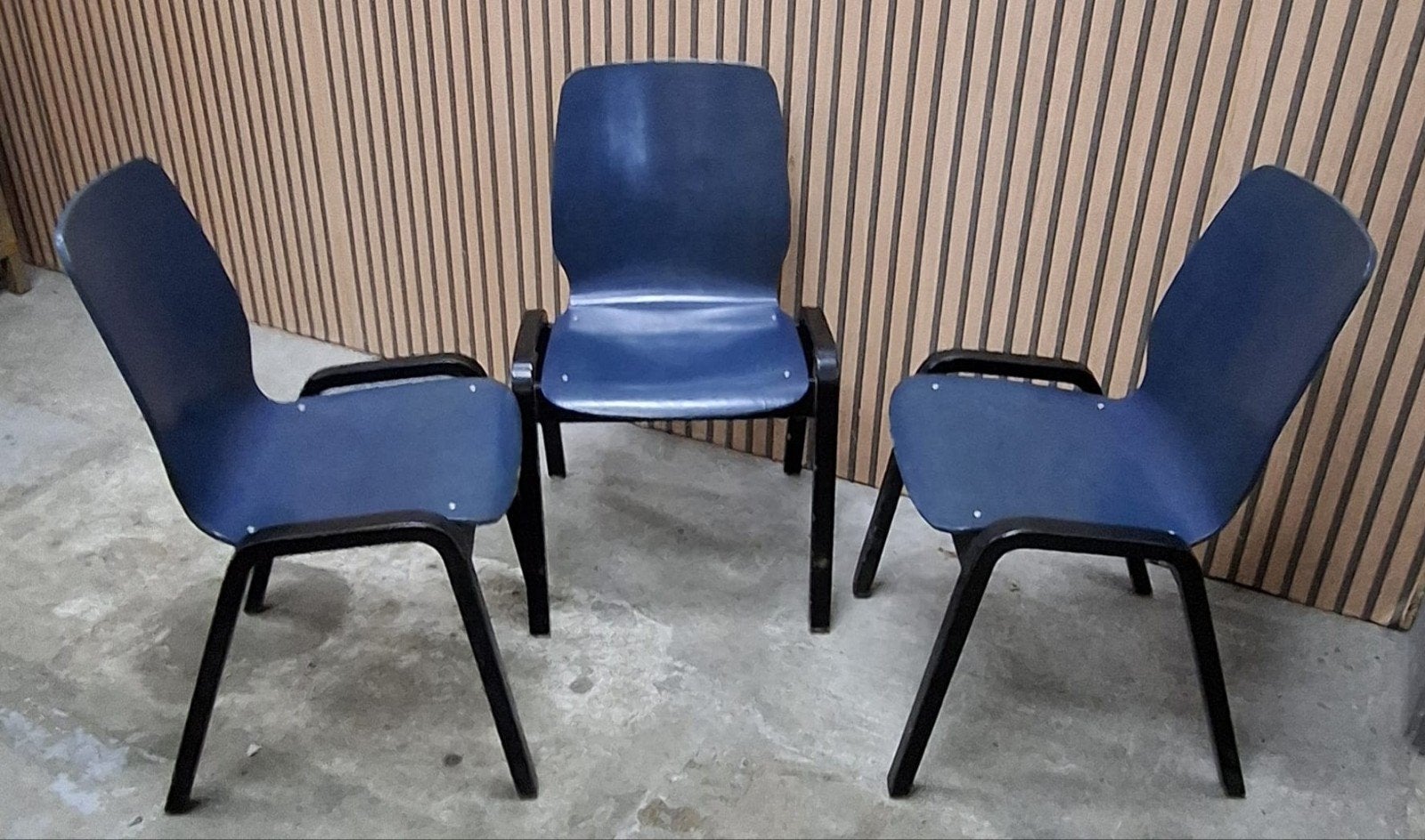 102 x Vintage Deense stoelen hout cafestoelen horeca kantine, Huis en Inrichting, Bruin, Ophalen of Verzenden, Zo goed als nieuw