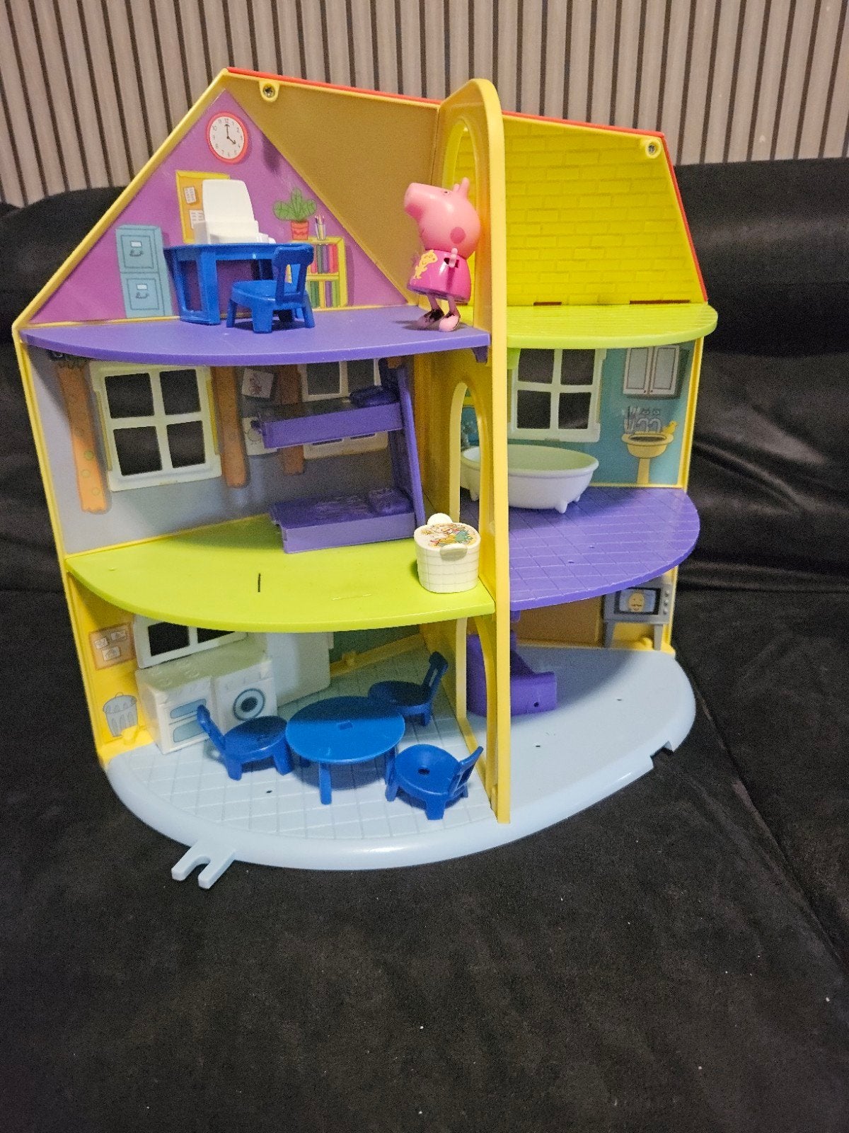 Peppa Pig Speelhuis met Meubels en Peppa Figuur, Ophalen of Verzenden, Gebruikt, Poppenhuis