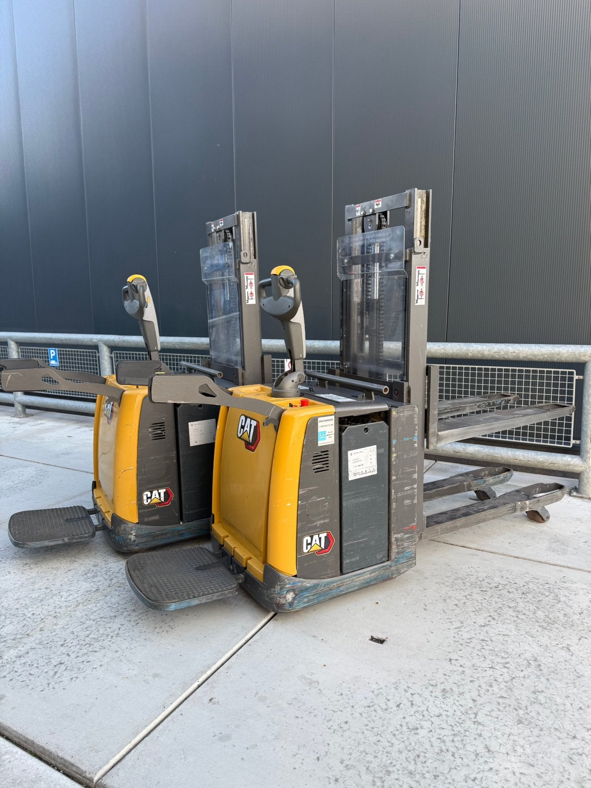 2X CATTERPILLAR DUPLEX 2.0M BJ 2020 2100UUR DUBBELE HEFFING, 1000 tot 2000 kg, Ophalen, Elektrisch, Stapelaar
