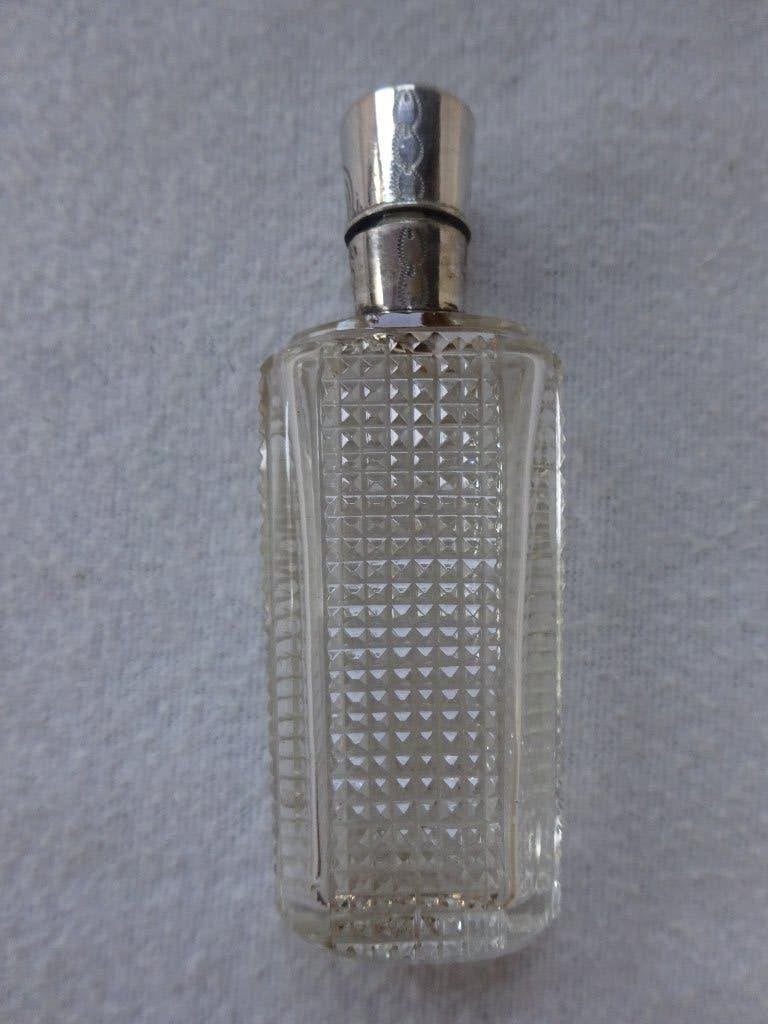 Antiek parfumflesje met zilveren montuur., Ophalen of Verzenden, Zilver