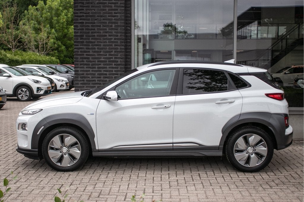 Hyundai KONA EV Premium 64 kWh | Fase 3 | Stoelventilatie |, Auto's, Hyundai, 12 maanden, Gebruikt, Zwart, Automatische klimaatregeling