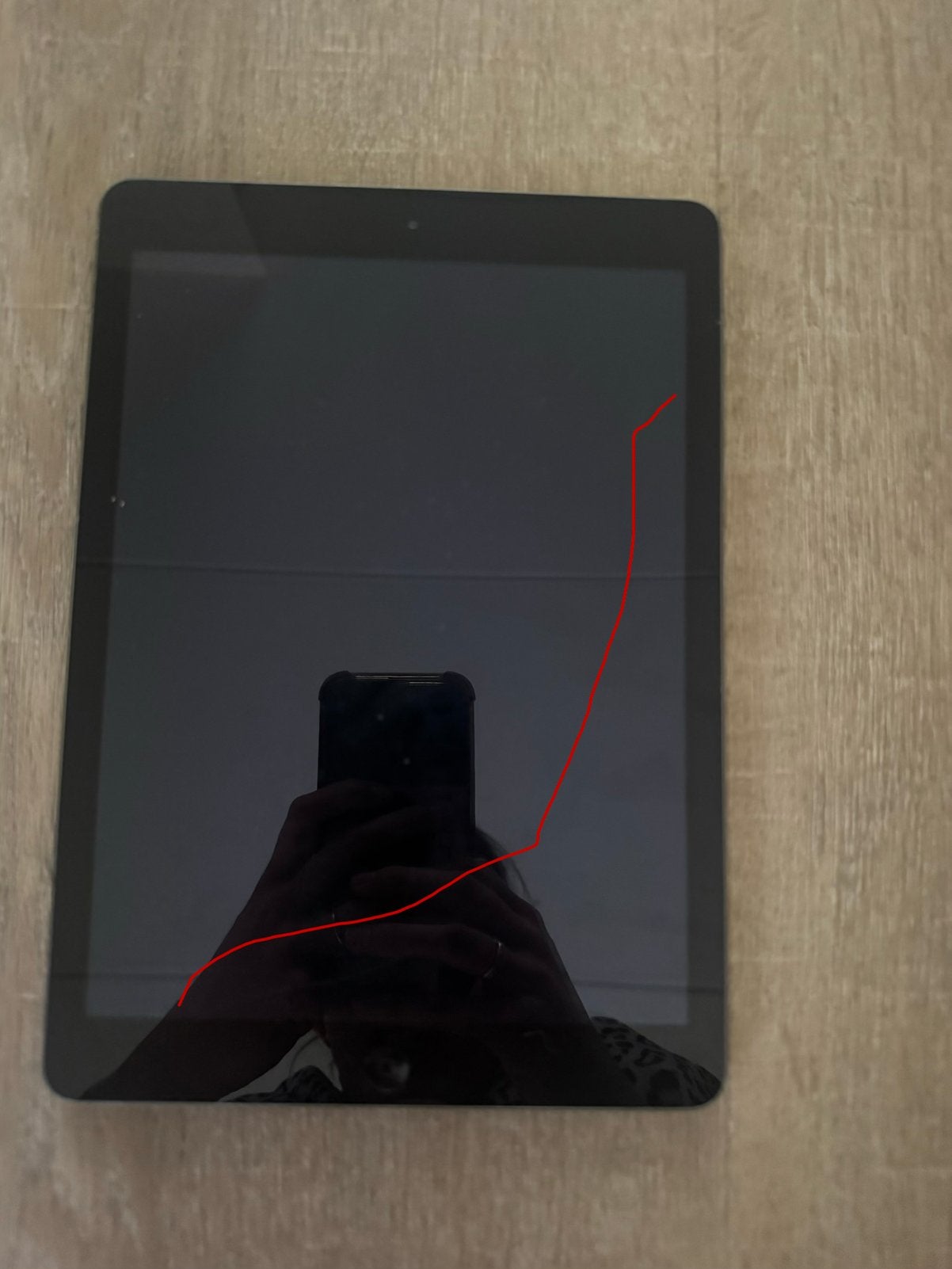 Foto 4 van Ipad air met beschadigingen zie fotos  €45