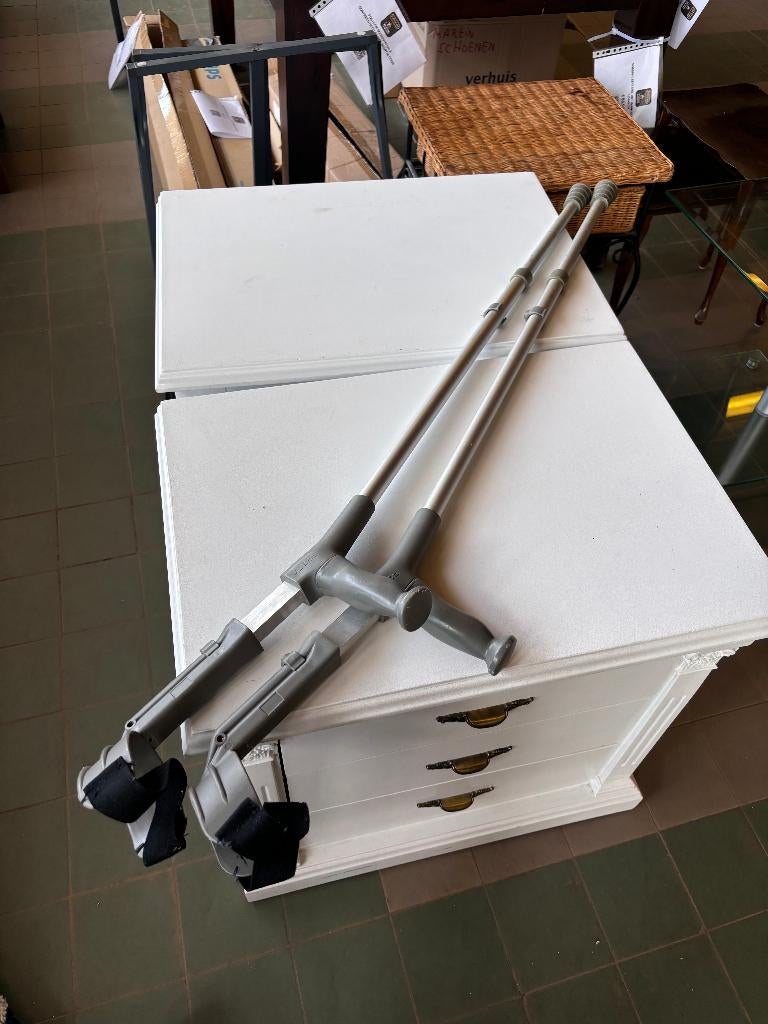 Forta Elleboogkrukken Grijs Aluminium Verstelbaar, Ophalen of Verzenden, In hoogte verstelbaar, Gebruikt