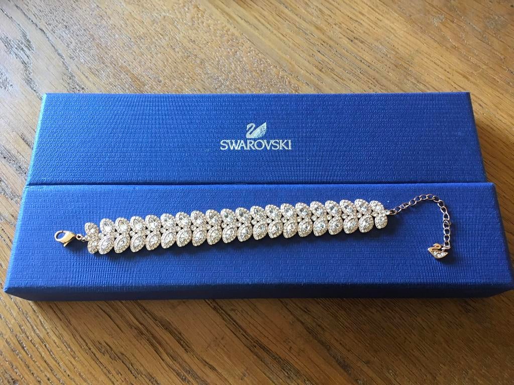 Te koop splinternieuwe armband van Swarovski, Verzamelen, Swarovski, Ophalen of Verzenden, Nieuw, Sieraad of Horloge