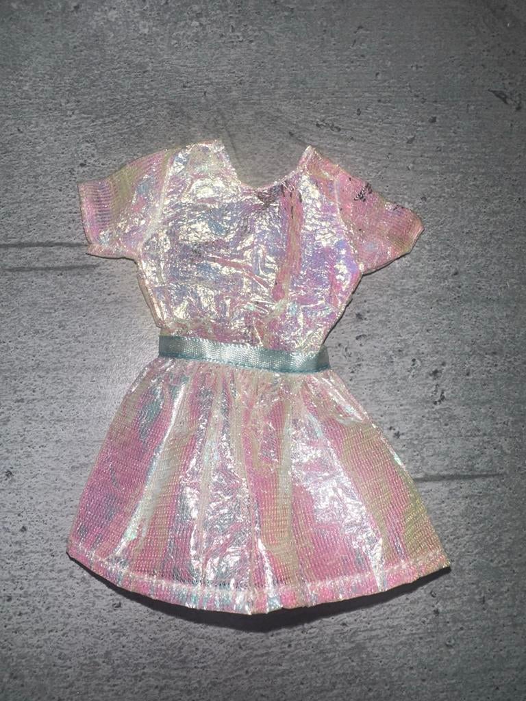 752 Barbie Jurk - Holografisch Roze vintage, Verzamelen, Poppen, Ophalen of Verzenden, Zo goed als nieuw