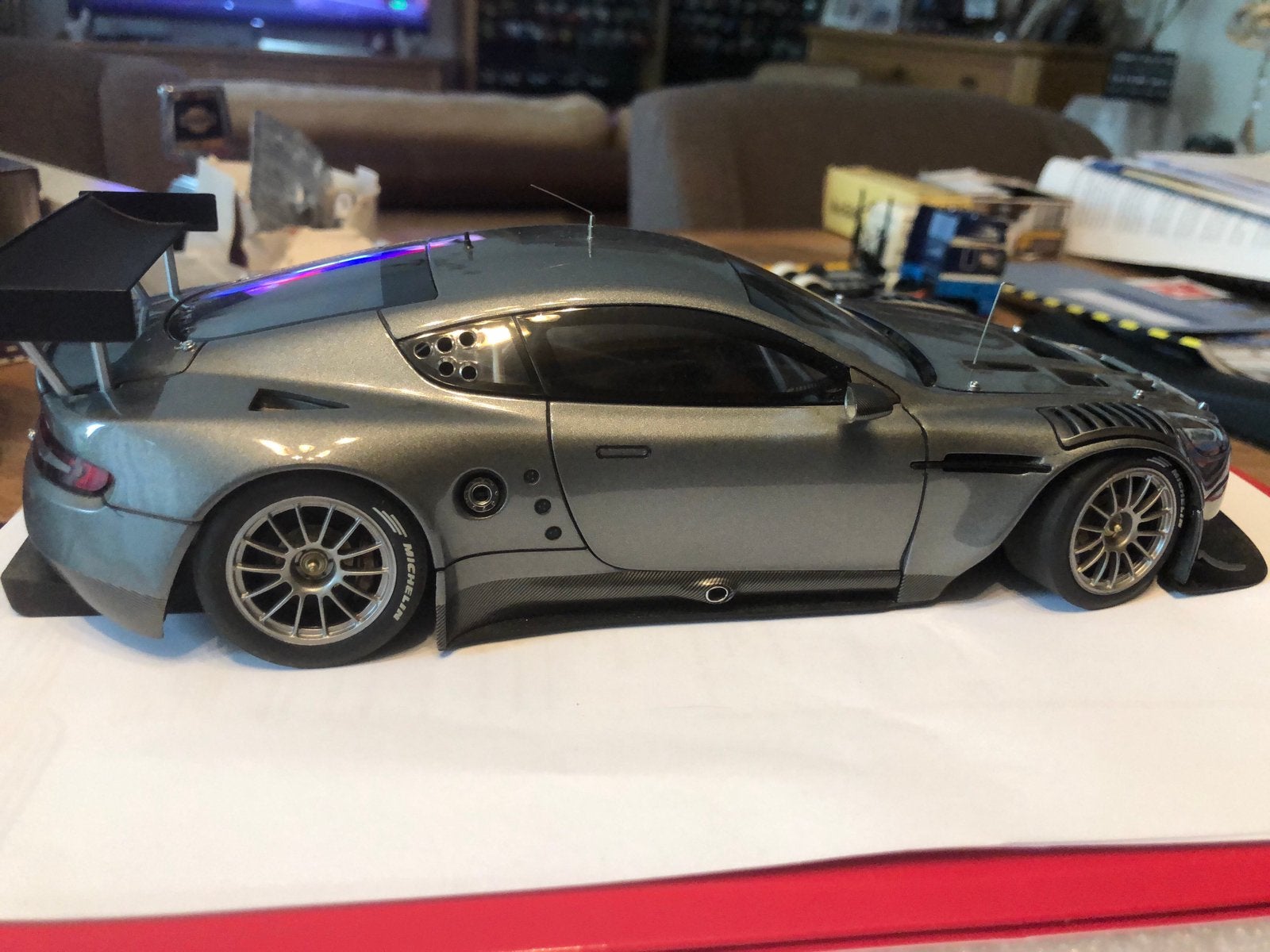 ASTON MARTIN DBR9 van AUTOart. 1/18 SUPER MOOI  NU van 115, Ophalen of Verzenden, Zo goed als nieuw, Autoart