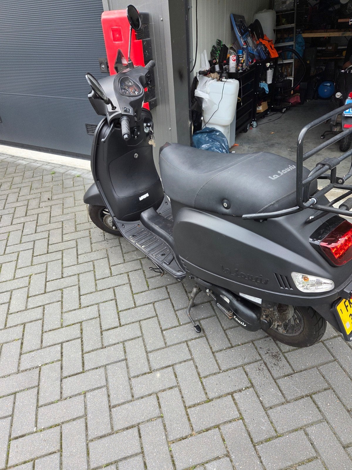 te koop een mooie scooter met geel kenteken bj 2022 9950 km, Fietsen en Brommers, Gebruikt, Benzine, Ophalen, Overige merken