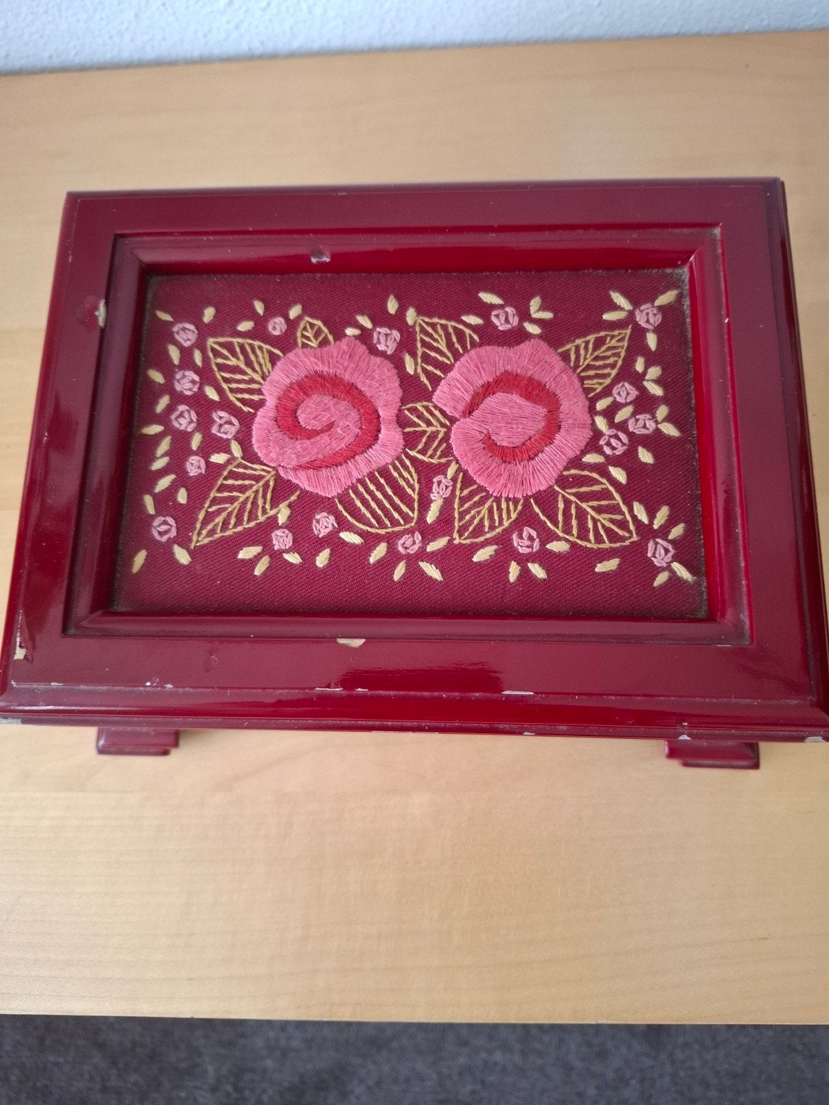Vintage handgeborduurd lakkistje uit Indonesië, Antiek en Kunst, Ophalen of Verzenden