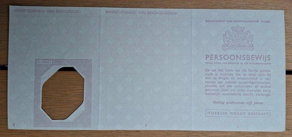 Origineel 001366 Nederlands Persoonsbewijs St. Pancras WOII, Verzamelen, Ophalen of Verzenden, Overige soorten, Nederland, Boek of Tijdschrift