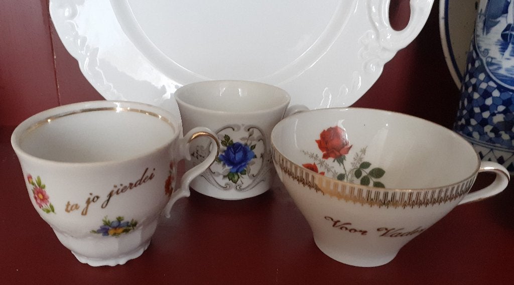 Bijzondere thee koffie kopjes, Ophalen of Verzenden, Zo goed als nieuw, Porselein, Kop en/of schotel