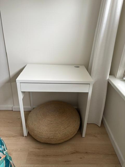 Bureau MICKE, Huis en Inrichting, Bureaus, Ophalen, 50 cm, Zo goed als nieuw, IKEA